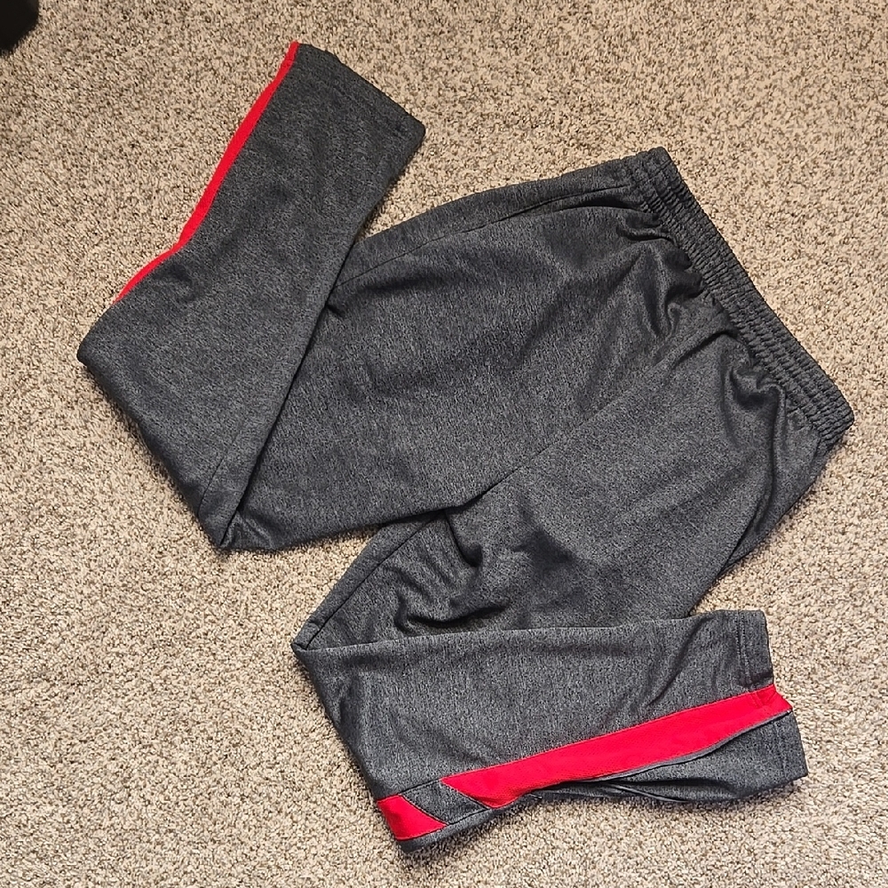 Colosseum Gray and Red Sweatpants with Tapered Fit UW-Madison Badgers - Picture 3 of 3